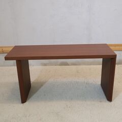 arflex(アルフレックス)のBRACCO(ブラッコ) ブラックウォールナット材 サービステーブルです。ナチュラルな質感とシンプルなデザインはソファなどに合わせてサイドテーブルとしても♪の画像