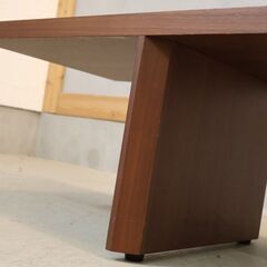 arflex(アルフレックス)のBRACCO(ブラッコ) ブラックウォールナット材 センターテーブル/ロータイプです。美しい杢目と温かみのある色合いがリビングに落ち着きと高級感を♪の画像