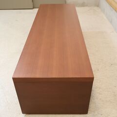 arflex(アルフレックス)のBRACCO(ブラッコ) ブラックウォールナット材 センターテーブル/ロータイプです。美しい杢目と温かみのある色合いがリビングに落ち着きと高級感を♪の画像