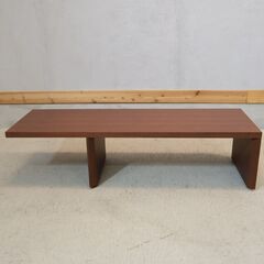 arflex(アルフレックス)のBRACCO(ブラッコ) ブラックウォールナット材 センターテーブル/ロータイプです。美しい杢目と温かみのある色合いがリビングに落ち着きと高級感を♪の画像