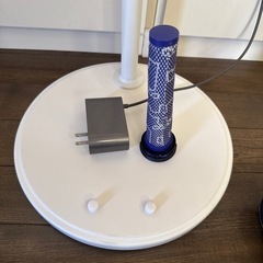 ダイソン Dyson V7 fluffy コードレス掃除機　スタンド付きの画像