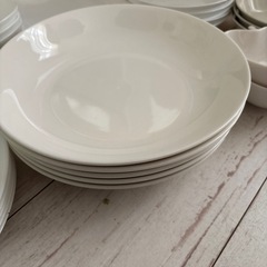 白　食器　まとめ売り33点
の画像