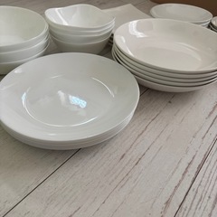 白　食器　まとめ売り33点
の画像