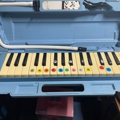 鍵盤ハーモニカ　青の画像