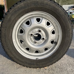 ホイル付きスタッドレスタイヤ差し上げますの画像