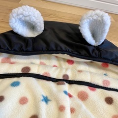 【耳付きフード付き】抱っこ紐ケープ／ベビーカー兼用・フリース裏地　あったか素材の画像