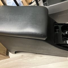 セレナC28 コンソールボックスの画像