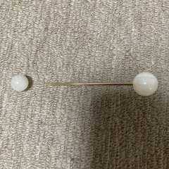 白の髪留めの画像