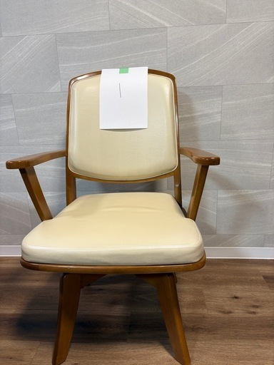 【最終値下早い者勝ちで】【フジシ製】4人用ダイニングセット丸テーブル110センチ＆肘掛付回転チェア 