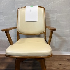 ダイニングセット丸テーブル110センチ＆肘掛付回転チェア
の画像