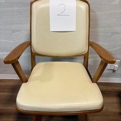 ダイニングセット丸テーブル110センチ＆肘掛付回転チェア
の画像