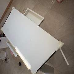 イケア　テーブルの画像