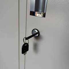 スチールロッカー6人用 鍵付きタイプ（シリンダー錠）幅90cm Usedの画像