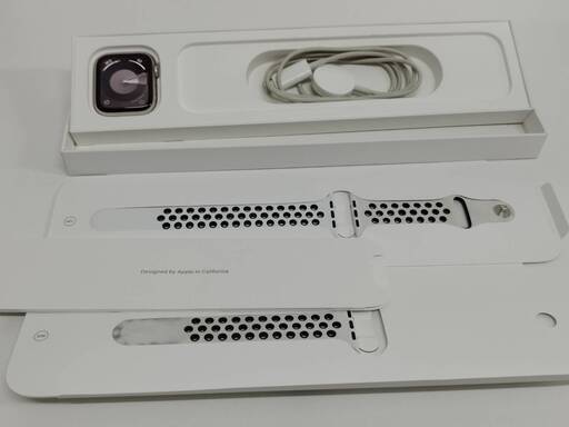 Apple Watch SE 第2世代/GPS/44mm/A2723/スターライト〈MNLA3J/A〉