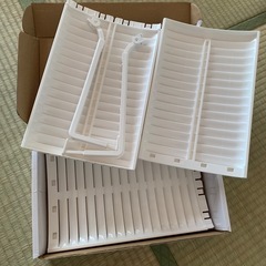 エアコンの風除け2つの画像