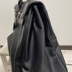 大容量レザー調トートバッグケリー風　の画像