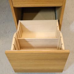 HIDA(飛騨産業) キツツキマーク soffio(ソフィオ)シリーズのパーソナルデスクです。レッドオーク材のナチュラルな質感とシンプルなデザインの学習机。北欧スタイルや和モダンなどにも♪の画像