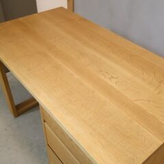 HIDA(飛騨産業) キツツキマーク soffio(ソフィオ)シリーズのパーソナルデスクです。レッドオーク材のナチュラルな質感とシンプルなデザインの学習机。北欧スタイルや和モダンなどにも♪の画像