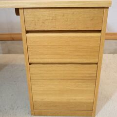 HIDA(飛騨産業) キツツキマーク soffio(ソフィオ)シリーズのパーソナルデスクです。レッドオーク材のナチュラルな質感とシンプルなデザインの学習机。北欧スタイルや和モダンなどにも♪の画像