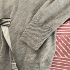 OFUON グレーのトップス　薄手セーターの画像
