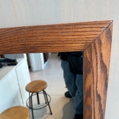 木の枠の鏡の画像