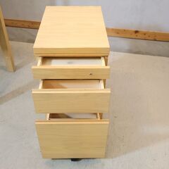 karimoku(カリモク家具)のBuona scelta(ボナ シェルタ) オーク材 デスクセットです。スッキリとしたスマートなデザインはリビングなどの事務机や学習机におススメです♪在宅ワーク用にもの画像