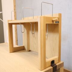 karimoku(カリモク家具)のBuona scelta(ボナ シェルタ) オーク材 デスクセットです。スッキリとしたスマートなデザインはリビングなどの事務机や学習机におススメです♪在宅ワーク用にもの画像