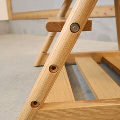 ACTUS(アクタス)の飛騨高山の技術で作られたT-KIDS(ティーキッズ)チェアです。ナチュラルでシンプルなデザインの学習椅子。座面の高さが調節可能なのでダイニングのキッズチェアとしても♪日進木工の画像