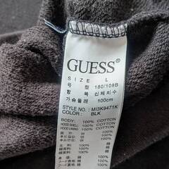 GUESSのブラックパーカー　コットン100%の画像