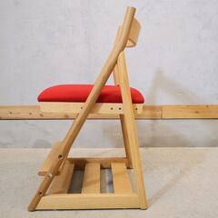 ACTUS(アクタス)の飛騨高山の技術で作られたT-KIDS(ティーキッズ)チェアです。ナチュラルでシンプルなデザインの学習椅子。座面の高さが調節可能なのでダイニングのキッズチェアとしても♪日進木工の画像