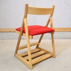 ACTUS(アクタス)の飛騨高山の技術で作られたT-KIDS(ティーキッズ)チェアです。ナチュラルでシンプルなデザインの学習椅子。座面の高さが調節可能なのでダイニングのキッズチェアとしても♪日進木工の画像