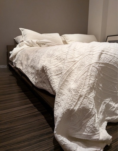 高級キングベッドとクィーンベッドセット