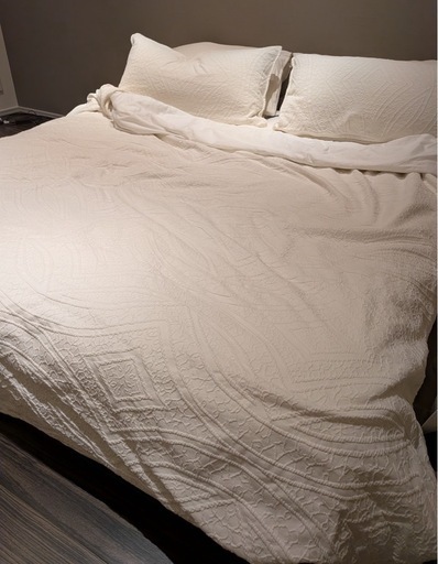 高級キングベッドとクィーンベッドセット