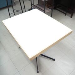 一本脚テーブル　ホワイトウッド天板　リユース品　価格　4,950円　在庫16台の画像