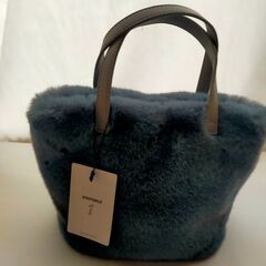 新品未使用　ファー素材　ショルダーバック　ブルーグレーの画像