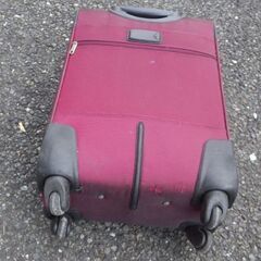 赤　ソフトキャリーケース　スーツケース　キャリーバッグ　キャスター付きの画像