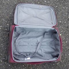 赤　ソフトキャリーケース　スーツケース　キャリーバッグ　キャスター付きの画像