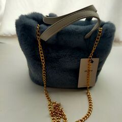 新品未使用　ファー素材　ショルダーバック　ブルーグレーの画像