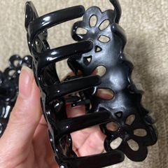 黒の髪留め２個セットの画像