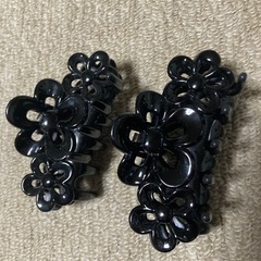 黒の髪留め２個セットの画像