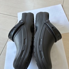 クロックス公式　雨に濡れないサンダルの画像