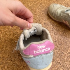 ニューバランス 子供靴の画像