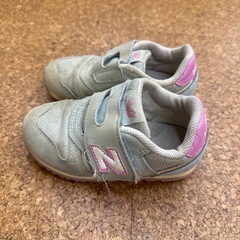ニューバランス 子供靴の画像