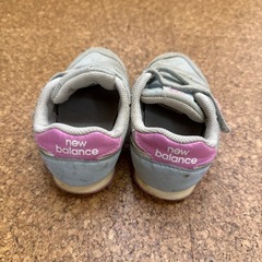 ニューバランス 子供靴の画像