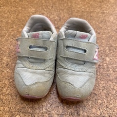 ニューバランス 子供靴の画像
