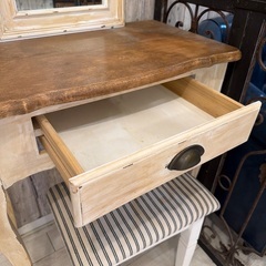 アンティーク風ドレッサーの画像