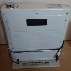 電気ヒーター(2015.山善)とストーブの画像