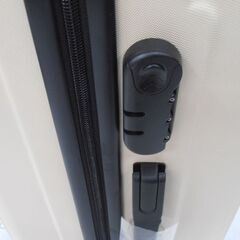 新品 Mサイズ HUNDRED キャリーケース 63L MCR-001 ハードケース ベージュ スーツケース キャスター付き キャリーバッグ 苫小牧西店の画像