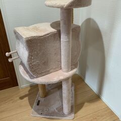 【キャットタワー】高さ115・横幅50・奥行40ｃｍ位・【猫トイレ】大］横幅67・奥行35・高さ35の画像