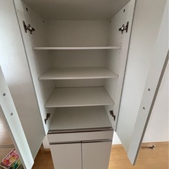 食器棚の画像